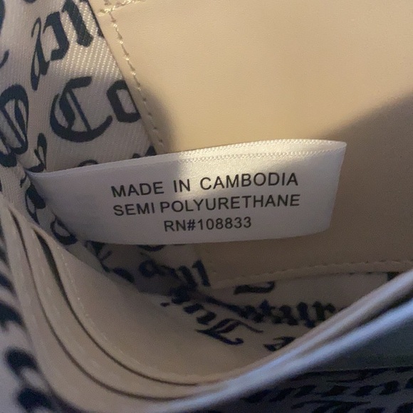 Juicy Couture Pink Wristlet - Picture 5 of 8